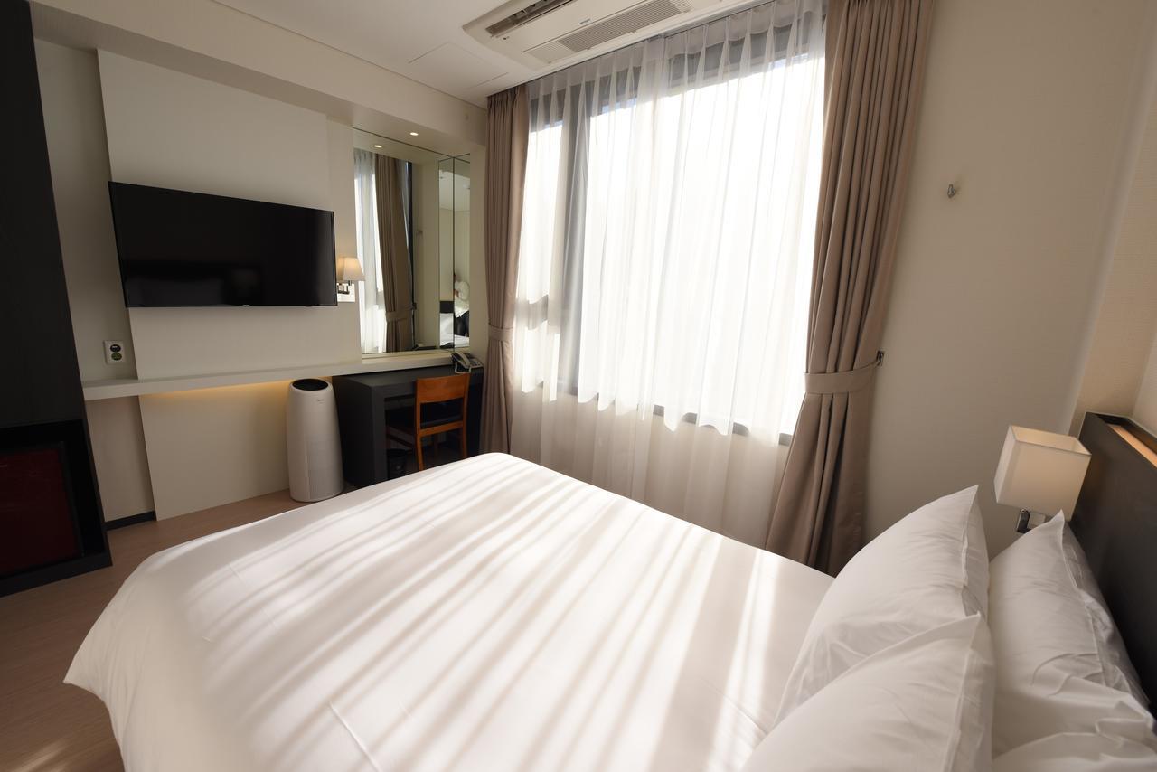 Geoje Artnouveau Suite Hotel Exterior photo